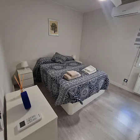 Dona Berenguela Junto Ave Apartment *