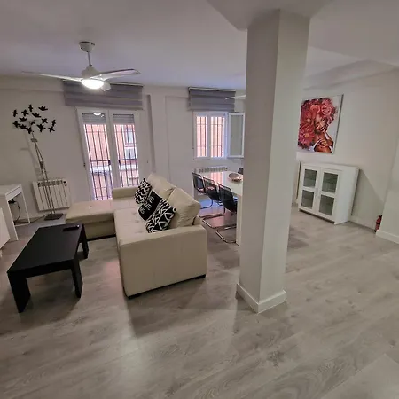 Dona Berenguela Junto Ave Apartment *